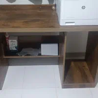 میز تحریر و کتابخانه