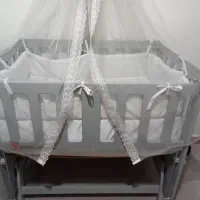 گهواره کنار مادر