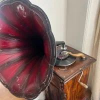 گرامافون قدیمی|کلکسیون اشیاء عتیقه|یزد, |دیوار