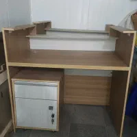 میز MDF اداری در حد نو با کشو وقفل داربدون خط و خش