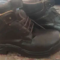 کفش کار نیم بوت .|کیف، کفش، کمربند|قلعه قاضی, |دیوار