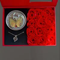 گردنبند مروارید عشق با گل های معطر