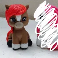 اسب نماد سال بیس و شمع