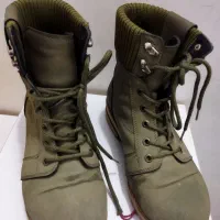 بوت|کیف، کفش، کمربند|دورود, |دیوار