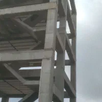 ساختمان نیمه کاره