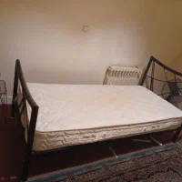 تخت فلزی سالم با مترس
