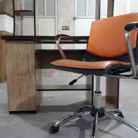 میز تحریر به همراه صندلی چرخ دار