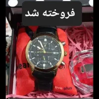 تعدادی ساعت و چاقو