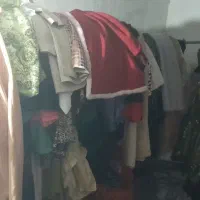 لباس دست دوم به علت جمع آوری مغازه