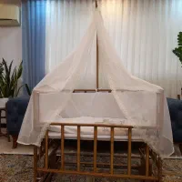 تخت کنار مادر