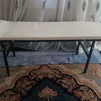 دوعد تخت تزریقات یک عدد پارتیشن و یک عدد پایه سرم