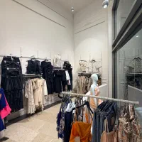 مغازه ورودی پاساژ قیمت استثنائی