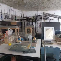 انواع میز کار در کارگاه بسته بندی - شلوار لی