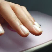 کاشت ناخن طلاب مفتح