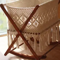 گهواره تخت کنار مادر
