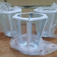 محافظ شیشه‌ای برای چراغ دیواری سایه‌بان‌دار.