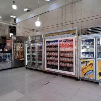 صندوق دار در  سوپر گوشت و مرغ