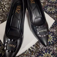 کفش|کیف، کفش، کمربند|قم, باجک یک|دیوار