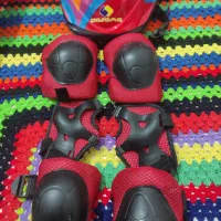 کلاه اسکیت و ست زانو بند