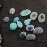 تعدادی سنگ شجر و فیروزه