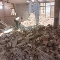 دوتا کارگر میخام