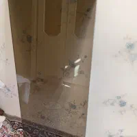 شیشه روی میز