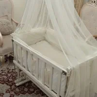 تختخواب و گهواره چوبی کنار تخت مادر درحد نو|تخت و صندلی بچه|پردیس, فاز ۱۱|دیوار