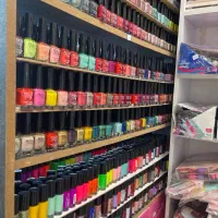 فروشنده خانم گالری آرایشی