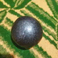 یک گوی فلزی ناشناخته
