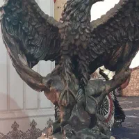 مجسمه عقاب