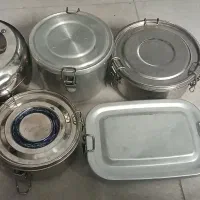 تعدادی ظرف غذا