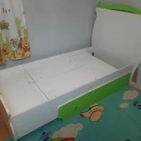 تخت و کمد و میز تحریر