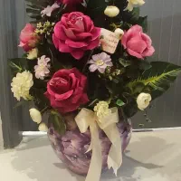 گلدان و گل مصنوعی