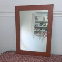 آینه با قاب چوب