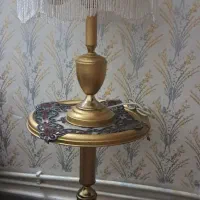 آباژور با میز‌طلایی