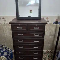 یک عدد دراور  با آینه به بفروش میرسد