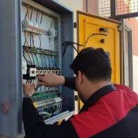 برقکار برق کار ماهر رفع اتصالی شبانه روزی|خدمات پیشه و مهارت|مشهد, کوه سنگی|دیوار