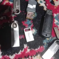 فلاش ۶۴ گیگ و۱۶ گیگ