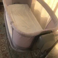 گهواره برقی موزیکال برند ماستلا کنار تخت مادر|تخت و صندلی بچه|تهران, هروی|دیوار