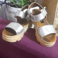 صندل زنانه رنگ نقره ای سایز ۳۸