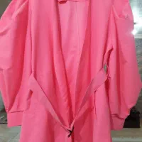 بارانی صورتی عروسکی|لباس|رشت, منظریه|دیوار