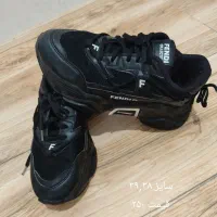 کتانی و کفش مجلسی و بچگانه|کیف، کفش، کمربند|میانه, |دیوار