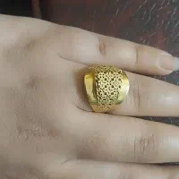 انگشتر ۱۰۰ بالای تابلو