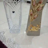 گلدان سفید شیشه ای وطلایی در حد نو سالم