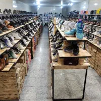 نیازمند فروشنده در مغازه کفش قربانی