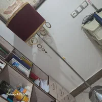 آباژور ایستاده