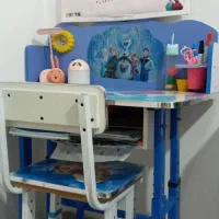 میز تحریر کاملا سالم ودر حد نو