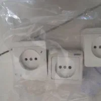 پریز برق روکار