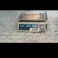 ترازو ۴۰کیلو.قیمت مفت ۹۵۰پول لازمم
