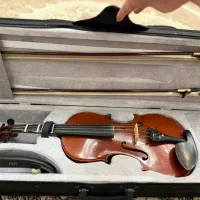 ویولن|ویولن|پردیس, فاز ۸|دیوار